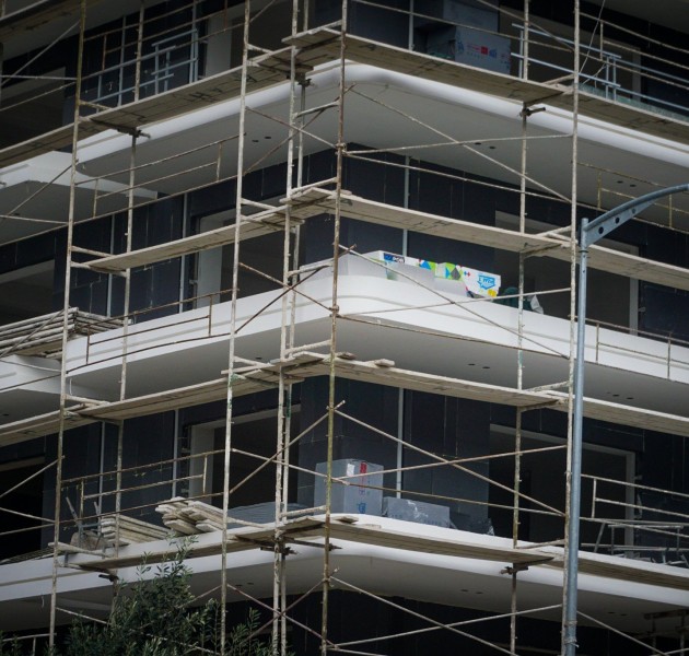 Νέος Οικοδομικός Κανονισμός: Τροπολογία του ΥΠΕΝ στη Βουλή για το ύψος των κτιρίων