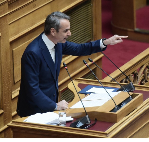 Βουλή: Ο Μητσοτάκης κλείνει τη μάχη με σκληρή επίθεση στο κοινό αντιπολιτευτικό μέτωπο και πρώτο στόχο τον Ανδρουλάκη