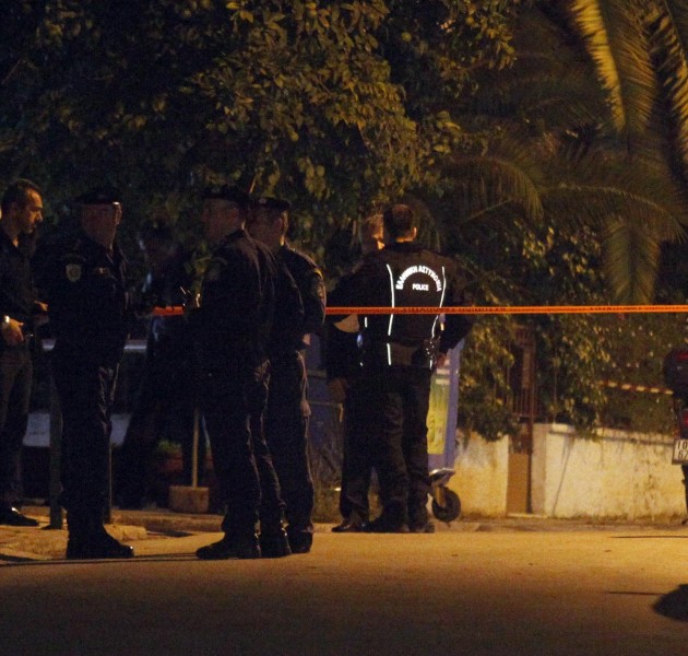 Θρίλερ στην Ηλιούπολη: Μητέρα και γιος βρέθηκαν νεκροί από πυροβολισμό