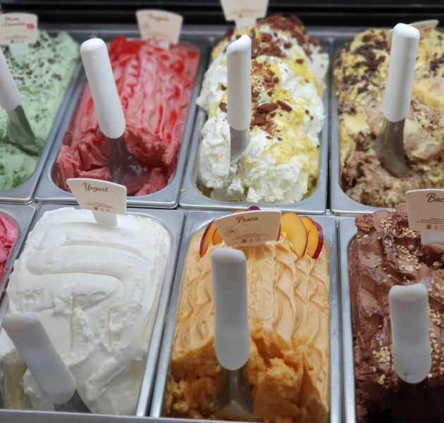 Ακριβότερο έως και 25% το παγωτό λόγω των διεθνών τιμών του κακάο - «Καίει» τις τσέπες των καταναλωτών το ελαιόλαδο