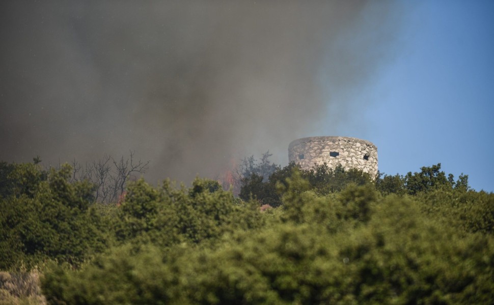 Αναζωπύρωση της πυρκαγιάς στην Λαμία στο πίσω μέρος του Αφανού, Πέμπτη 27 Ιουλίου 2023. 
(ΝΑΣΟΣ ΣΙΜΟΠΟΥΛΟΣ/EUROKINISSI)