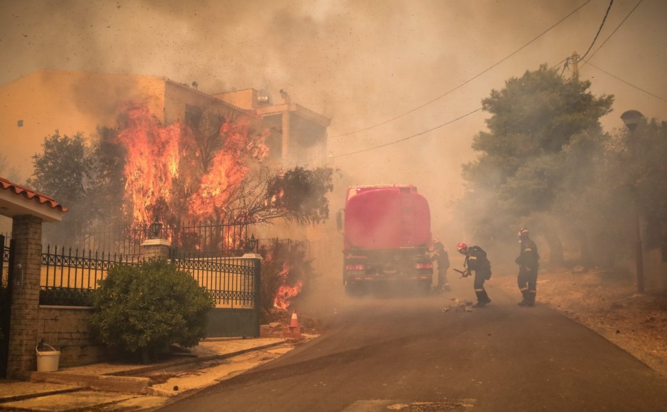 Πυρκαγιά στην Φυλή κοντά στην Ι.Μονή Κλειστών στου πρόποδες της Πάρνηθας, Τρίτη 22 Αυγούστου 2023 (ΚΩΣΤΑΣ ΤΖΟΥΜΑΣ/EUROKINISSI)