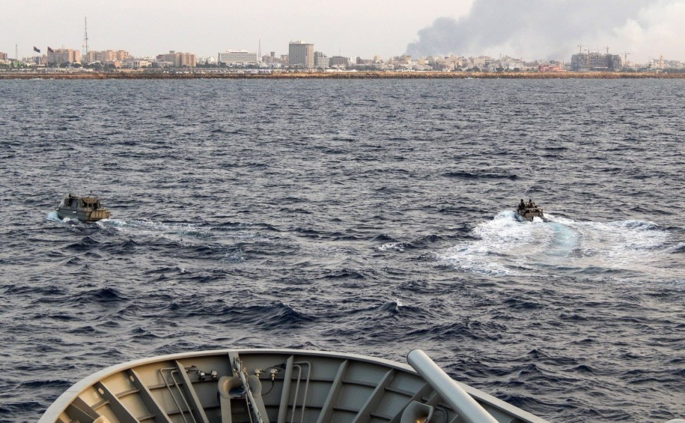 Ολοκληρώθηκε με επιτυχία τις πρώτες πρωινές ώρες, η επιχείρηση εκκένωσης Ελλήνων και αλλοδαπών πολιτών από το λιμάνι της Τρίπολης Λιβύης. Η επιχείρηση πραγματοποιήθηκε από τη φρεγάτα «ΣΑΛΑΜΙΣ» με την υποστήριξη οργανικού ελικοπτέρου και κατάλληλα εξοπλισμ
