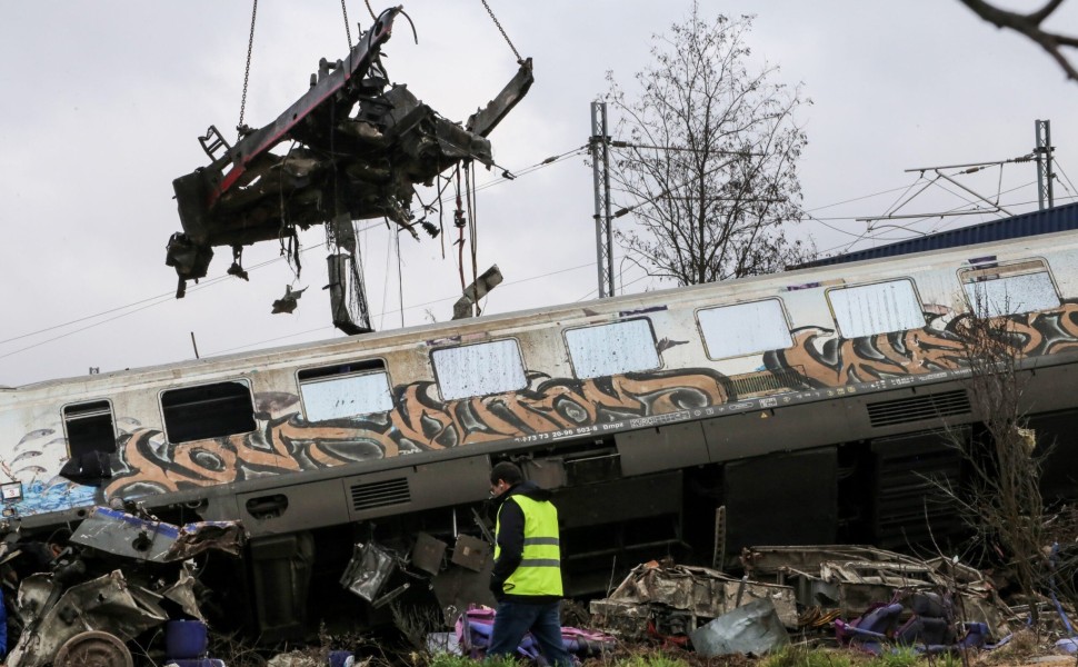 Σιδηροδρομικό δυστύχημα στα Τέμπη έξω από την Λάρισα, σύγκρουση εμπορικής και επιβατικής αμαξοστοιχίας, Τετάρτη 1 Μαρτίου 2023. 
(ΛΕΩΝΙΔΑΣ ΤΖΕΚΑΣ/EUROKINISSI)