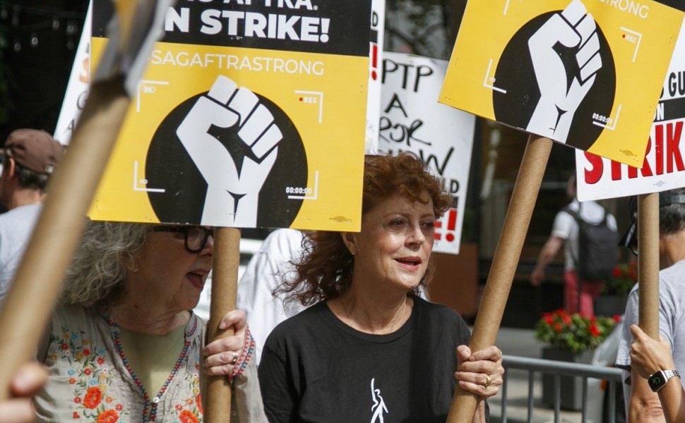 epa10804273 Actor Susan Sarandon joins the picket line with the Writer Guild of America and SAG-AFSTRA outside of Warner Bros. Discovery and the Netflix HQ in New York, New York USA, 17 August 2023. Television networks and movie studios are still unable t
