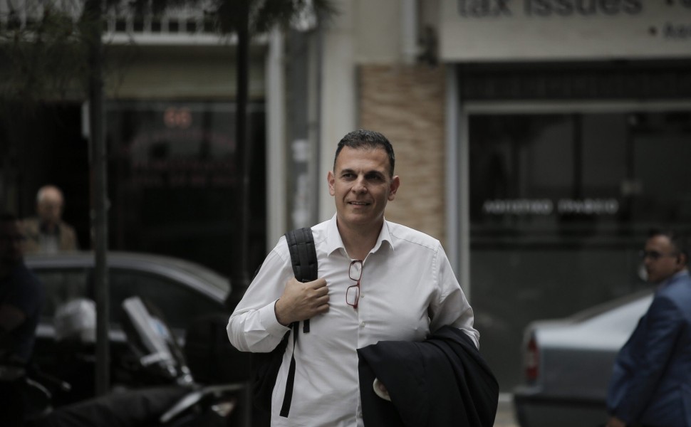 Ο υποψήφιος βουλευτής και μέλος της εκλογικής επιτροπής του ΣΥΡΙΖΑ- Προοδευτική Συμμαχία, Γιώργος Καραμέρος,  προσέρχεται στη συνεδρίαση της εκλογικής επιτροπής του κόμματος. Αθήνα, Δευτέρα 29 Μαΐου 2023. ΑΠΕ-ΜΠΕ/ΑΠΕ-ΜΠΕ/ΚΩΣΤΑΣ ΤΣΙΡΩΝΗΣ