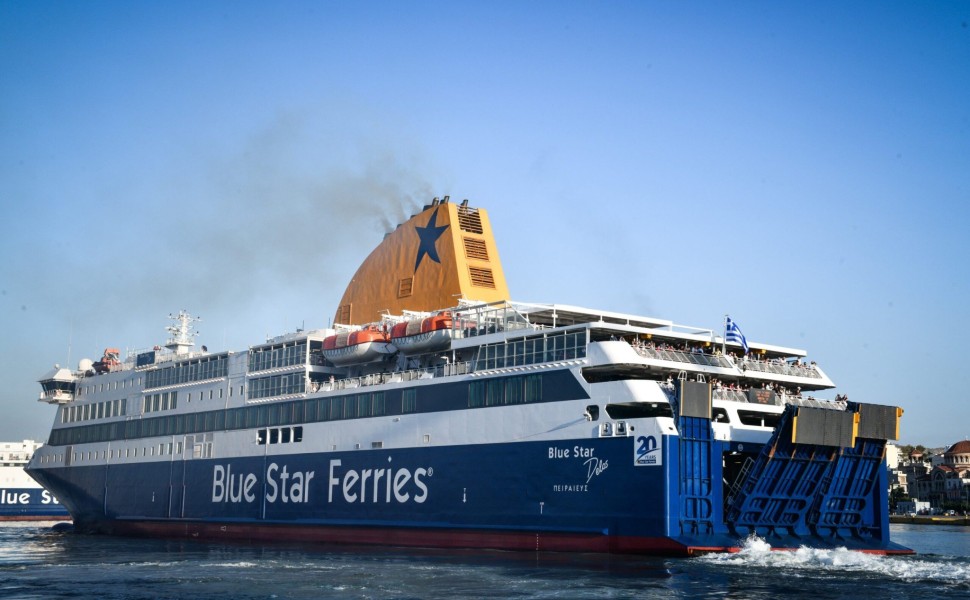 Αυξημένη από το πρωί η κίνηση στο λιμάνι του Πειραιά, για την αναχώρηση ταξιδιωτών για τα νησιά. Αυστηροί οι έλεγχοι στην είσοδο των πλοίων για τα απαιτούμενα πιστοποιητικά για τον Covid-19 προκειμένου να γίνει η επιβίβαση, Σάββατο 10 Ιουλίου 2021  (ΤΑΤΙΑ