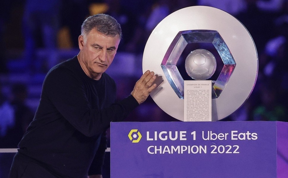 epa10671663 Paris Saint Germain head coach Christophe Galtier posees with the French Ligue 1 trophy that the club won, during a ceremony following the French Ligue 1 soccer match between Paris Saint Germain and Clermont Foot 63 in Paris, France, 03 June 2