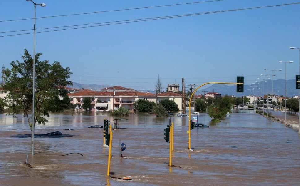 Λάρισα. Πλημμυρισμένη η συνοικία Γιαννούλη. Τρίτη 12 Σεπτεμβρίου 2023 (ΛΕΩΝΙΔΑΣ ΤΖΕΚΑΣ / EUROKINISSI)