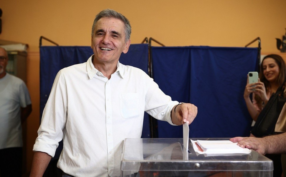 Εσωκομματικές εκλογές για την ανάδειξη νέου προέδρου του ΣΥΡΙΖΑ - Προοδευτική Συμμαχία, Κυριακή 17 Σεπτεμβρίου 2023. Ψηφοφορία από τον υποψήφιο πρόεδρο Ευκλείδη Τσακαλώτο στο εκλογικό κέντρο της Νέας Ιωνίας.
(ΒΑΣΙΛΗΣ ΡΕΜΠΑΠΗΣ/EUROKINISSI)