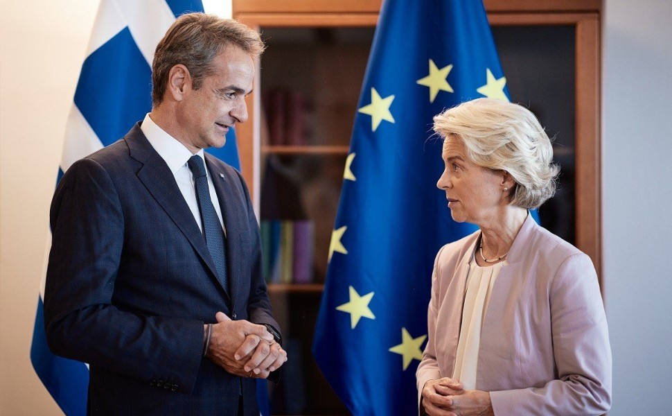 Συνάντηση του Πρωθυπουργού Κυριάκου Μητσοτάκη  με την Πρόεδρο του Ευρωπαϊκού Κοινοβουλίου Roberta Metsola και την Πρόεδρο της Ευρωπαϊκής Επιτροπής Ursula von der Leyen. Τρίτη 12 Σεπτεμβρίου 2023  (ΔΗΜΗΤΡΗΣ ΠΑΠΑΜΗΤΣΟΣ/ΓΡΑΦΕΙΟ ΤΥΠΟΥ ΠΡΩΘΥΠΟΥΡΓΟΥ/EUROKINISSI