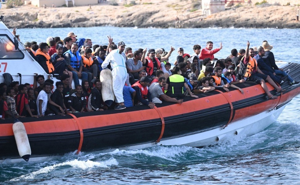 epa10868027 Migrants crowd the deck of the Italian Coast Guard patrol boat CP327 as it arrives in the port of Lampedusa, 18 September 2023. More than 1,000 migrants remain in the hotspots of Lampedusa where they await transfer.  Italian Deputy Premier and