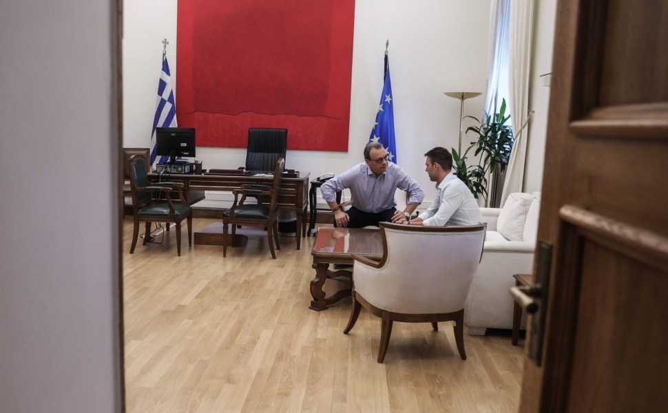 Συνάντηση του προέδρου του ΣΥΡΙΖΑ - Προοδευτική Συμμαχία Στέφανου Κασσελάκη με τον πρόεδρο της Κοινοβουλευτικής Ομάδας του κόμματος Σωκράτη Φάμελλο, Τρίτη 26 Σεπτεμβρίου 2023. 
(ΓΙΩΡΓΟΣ ΚΟΝΤΑΡΙΝΗΣ/EUROKINISSI)