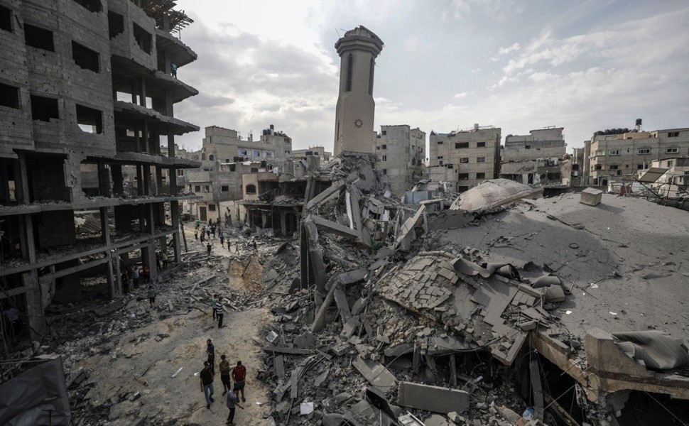 epa10909297 Palestinians walk amid the rubble of a destroyed area after Israeli air strikes in Gaza City, 09 October 2023. The Israeli army announced on 09 October, it carried out over 500 strikes on targets across the Gaza Strip overnight. Palestinian of