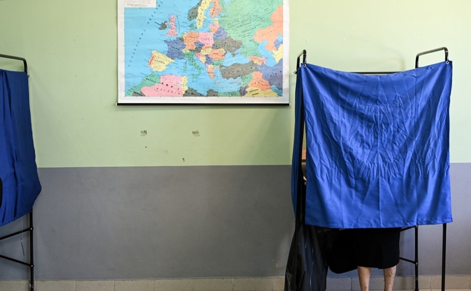 Στιγμιότυπο από την εκλογική διαδικασία σε εκλογικό τμήμα της Αθήνας, Κυριακή 25 Ιουνίου 2023. 
(ΜΙΧΑΛΗΣ ΚΑΡΑΓΙΑΝΝΗΣ/EUROKINISSI)