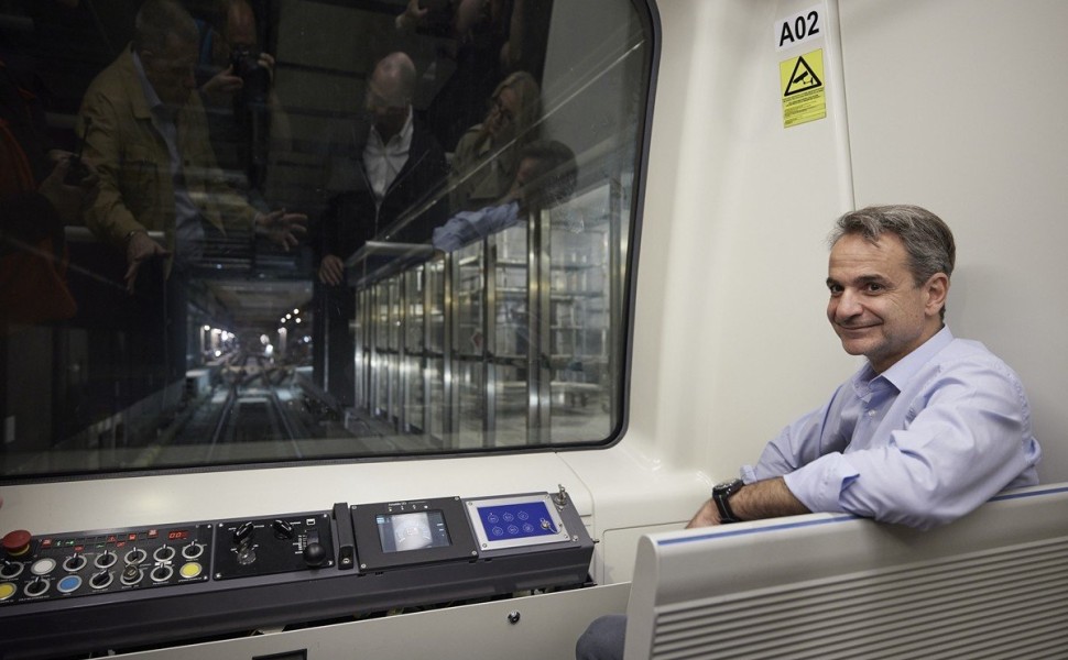 (Ξένη Δημοσίευση) Ο πρωθυπουργός και πρόεδρος της Νέας Δημοκρατίας Κυριάκος Μητσοτάκης επισκέπτεται το αμαξοστάσιο του Μετρό Θεσσαλονίκης στην Πυλαία, κατά τη διάρκεια της επίσκεψής του στη Θεσσαλονίκη την Πέμπτη 18 Μαΐου 2023. Ο πρωθυπουργός Κυριάκος Μητ
