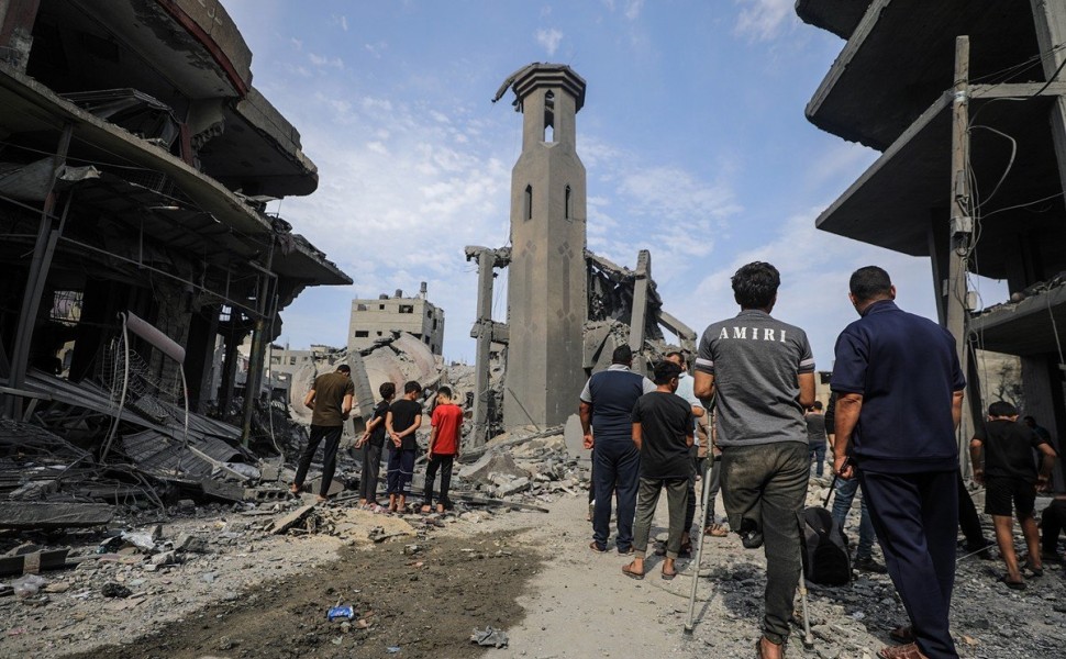 epa10909374 Palestinians gather amid the rubble of a destroyed area after Israeli air strikes in Gaza City, 09 October 2023. The Israeli army announced on 09 October, it carried out over 500 strikes on targets across the Gaza Strip overnight. Palestinian 