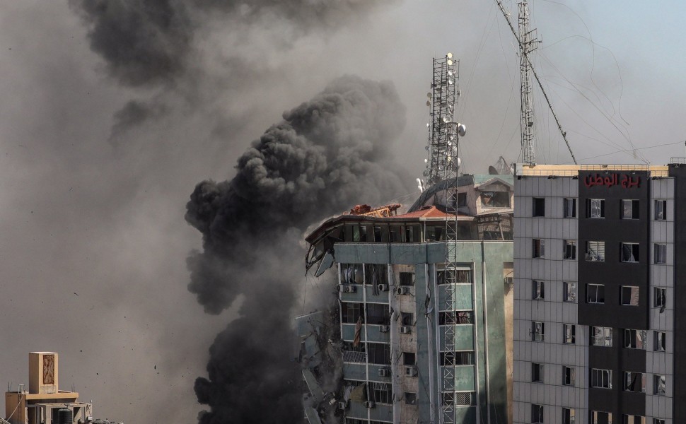 Φωτογραφία από παλαιότερο (2021) βομβαρδισμό κτιρίου  στο οποίο στεγάζονταν γραφεία του AP και το Al Jazeera στη Γάζα  EPA/MOHAMMED SABER