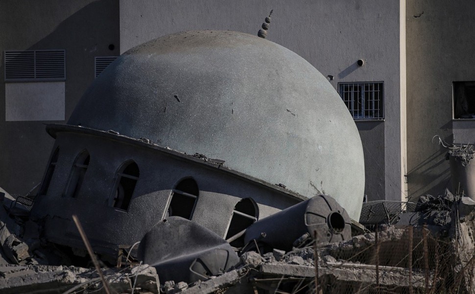 epa10915038 The destroyed Al-Abbas Mosque following an Israeli air strike in northern Gaza City, 12 October 2023. More than 1,400 Palestinians have been killed and over 6,000 others injured, according to the Palestinian Ministry of Health, after Israel st