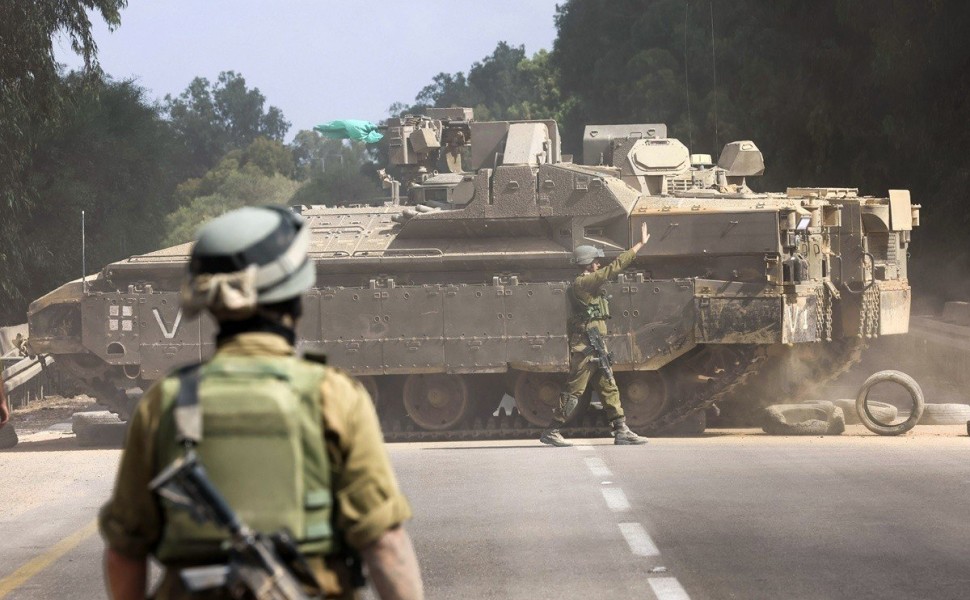 epa10916781 An Israeli battle tank maneuvers in Sderot, southern Israel, 13 October 2023.  Sderot Mayor Alon Davidi has called on the Israeli government to evacuate the city residents for at least 10 days to areas beyond the immediate range of rockets fro