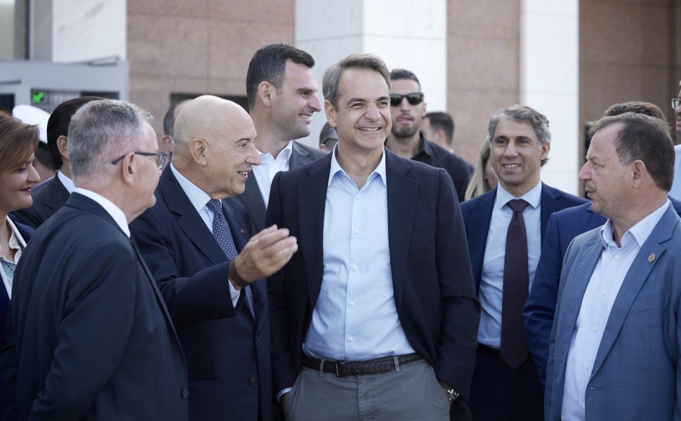 Ο πρωθυπουργός Κυριάκος Μητσοτάκης κατά τη σημερινή του επίσκεψη στα Ιωάννινα / ΑΠΕ-ΜΠΕ/ΓΡΑΦΕΙΟ ΤΥΠΟΥ ΠΡΩΘΥΠΟΥΡΓΟΥ/ΔΗΜΗΤΡΗΣ ΠΑΠΑΜΗΤΣΟΣ