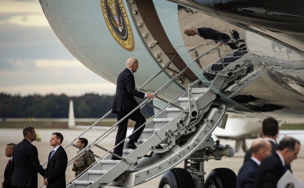 epa10924433 US President Joe Biden boards Air Force One at Joint Base Andrews, Maryland, USA, 17 October 2023. Biden is traveling to Israel due to the war between Hamas and Israel.  EPA/Samuel Corum / POOL