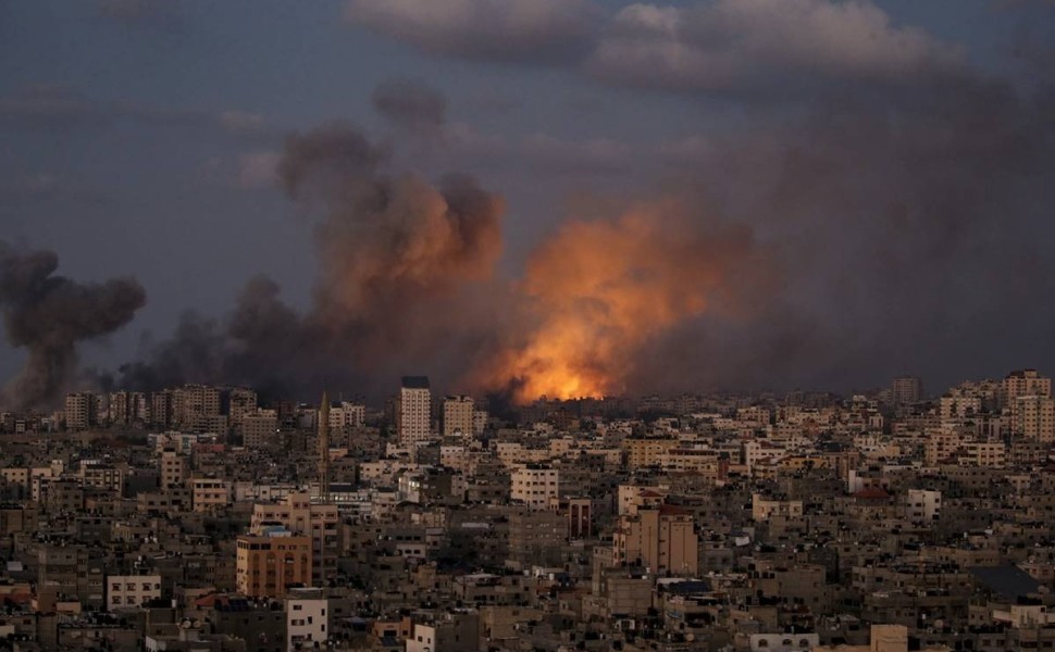 Περιοχή της βόρειας Γάζας κατά τη διάρκεια βομβαρδισμού / ΑΠΕ - EPA