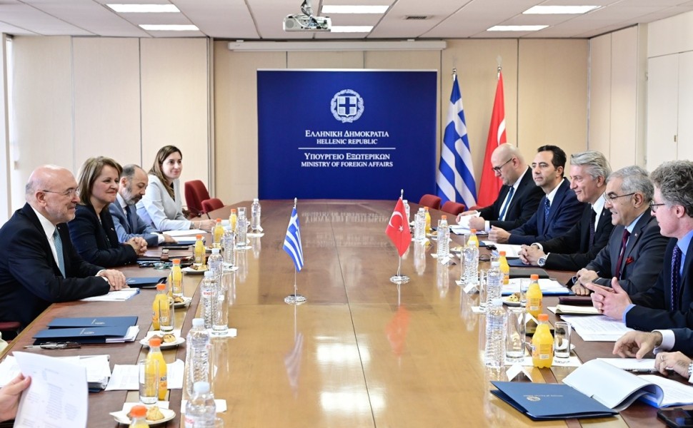 Συνάντηση του υφυπουργού Εξωτερικών Κώστα Φραγκογιάννη με τον υφυπουργό Εξωτερικών της Τουρκίας Burak Akcapar για τη Θετική Ατζέντα συνεργασίας και τις Πολιτικές Διαβουλεύσεις, Δευτέρα 16 Οκτωβρίου 2023. 
(ΜΙΧΑΛΗΣ ΚΑΡΑΓΙΑΝΝΗΣ/EUROKINISSI)