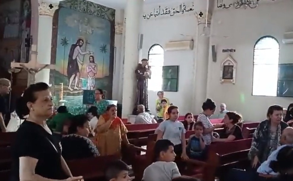 Δευτερόλεπτα μετά την έκρηξη κοντά στην εκκλησία των Λατίνων στη Γάζα / (X)