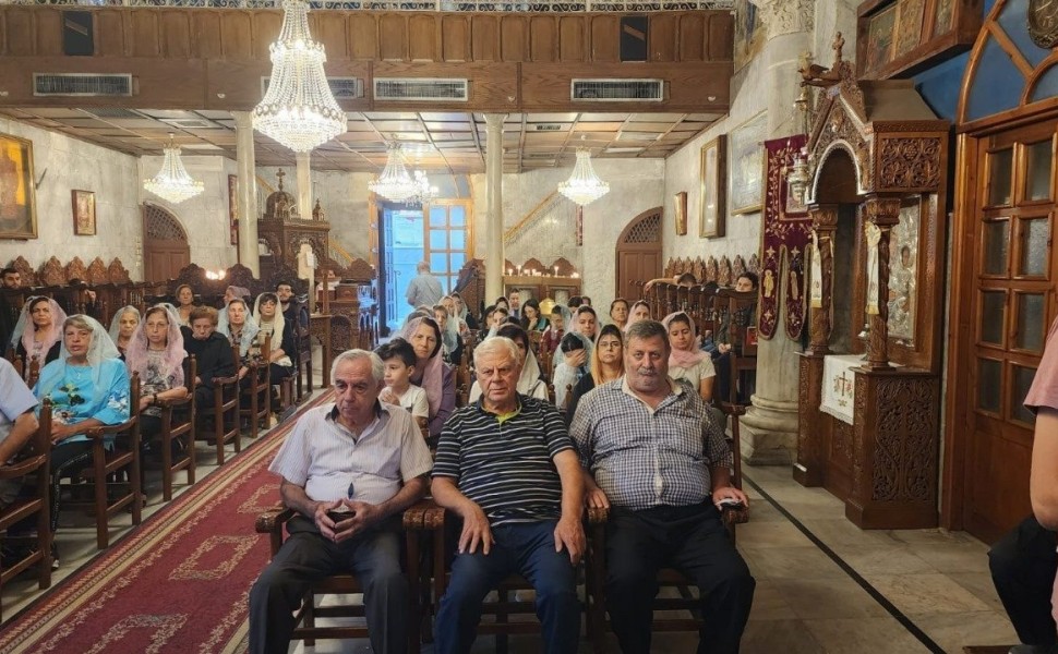 Έλληνες της Γάζας σε λειτουργία στις 15 Οκτωβρίου στον Άγιο Πορφύριο που βομβαρδίστηκε από το Ισραήλ