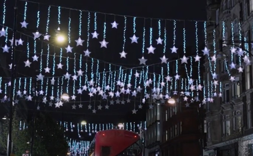 Άναψαν τα χριστουγεννιάτικα φώτα στην Oxford Street / Φωτ.: YouTube