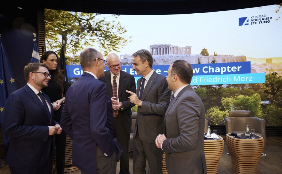 Ο Κυριάκος Μητσοτάκης συζητά με ηγέτες της ΕΕ (φωτο: Γραφείο Τύπου Πρωθυπουργού)