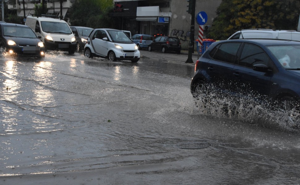 εικόνα από πλημμυρισμένο δρόμο στο Ναύπλιο Eurokinissi