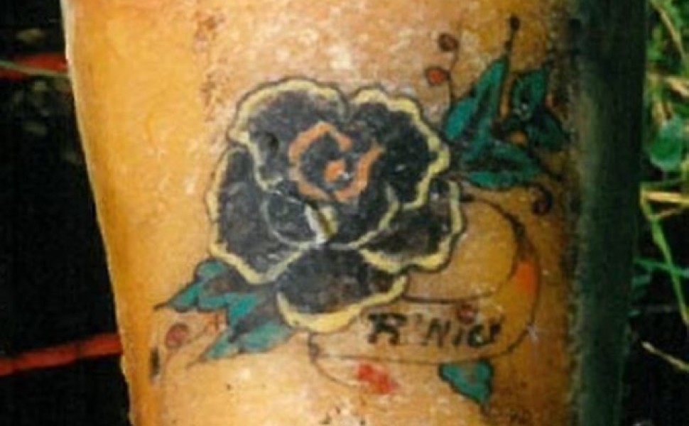 Η «γυναίκα με το τατουάζ λουλούδι»/φωτό Interpol