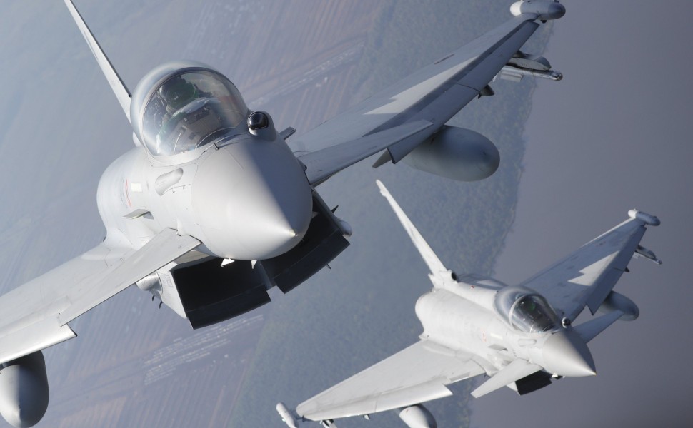 Εικόνα με μαχητικά Eurofighter (φωτο: ΑΠΕ-ΜΠΕ/ EPA/TOMS KALNINS)