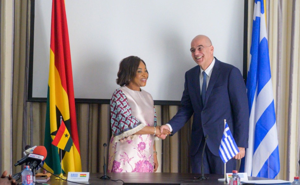 Ο Νίκος Δένδιας με την Shirley Ayorktor Botchwey, Υπουργό Εξωτερικών της Γκάνα (φωτ. αρχείου Eurokinissi)