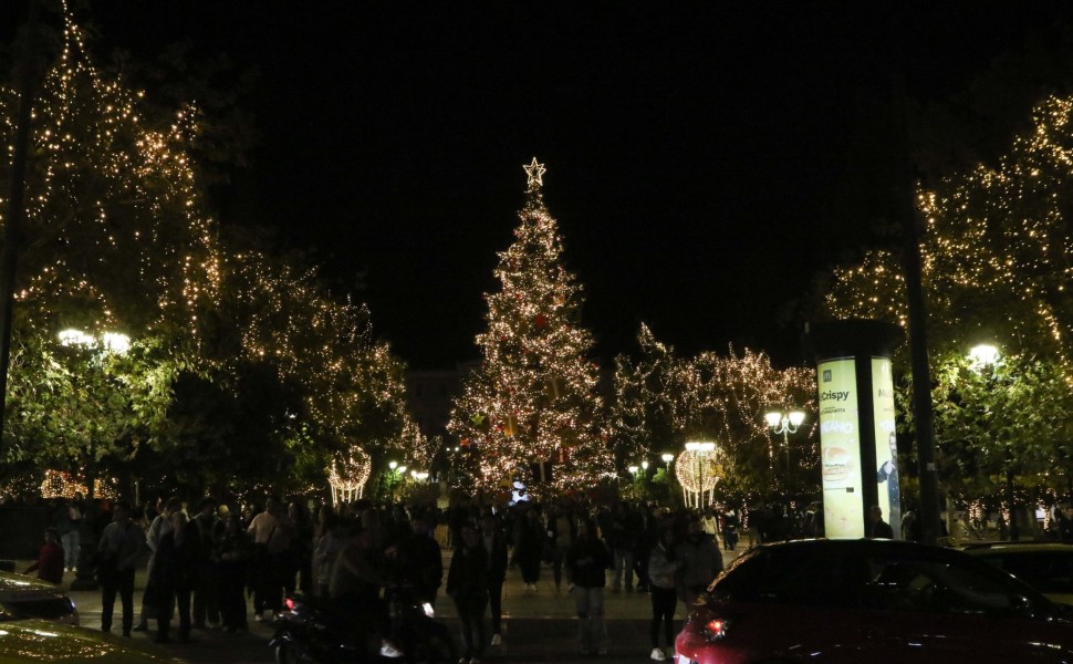 Το Χριστουγεννιάτικο δέντρο στο κέντρο της Αθήνας - Φωτογραφία Eurokinissi