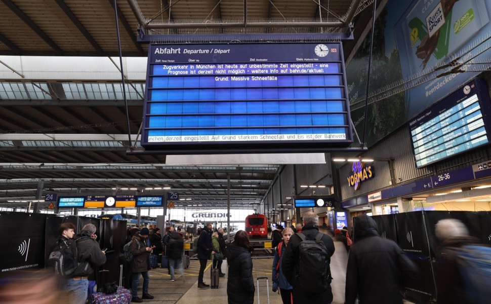 Προβλήματα στις μεταφορές προκάλεσε η σφοδρή χιονόπτωση στο Μόναχο/φωτό EPA-ΑΠΕ