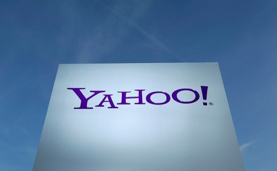 FILE PHOTO: A Yahoo logo is pictured in front of a building in Rolle, Switzerland December 12, 2012.  REUTERS/Denis Balibouse
