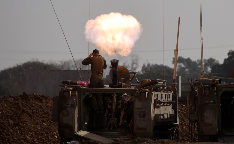 Εικόνα από βομβαρδισμούς στη Γάζα (φωτο: ΑΠΕ-ΜΠΕ/EPA/ABIR SULTAN)