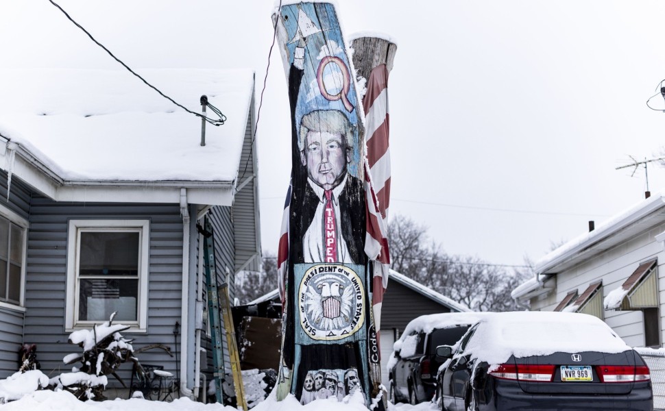Προεκλογική αφίσα του Ντόναλντ Τραμπ στην Αϊόβα των ΗΠΑ Φωτογραφία ΑΠΕ / ΕΡΑ