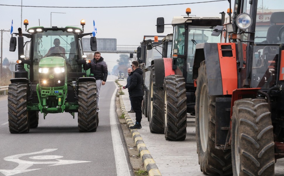 Διαμαρτυρία αγροτών στον Πλατύκαμπο Λάρισας. Φωτό: ΛΕΩΝΙΔΑΣ ΤΖΕΚΑΣ/EUROKINISSI