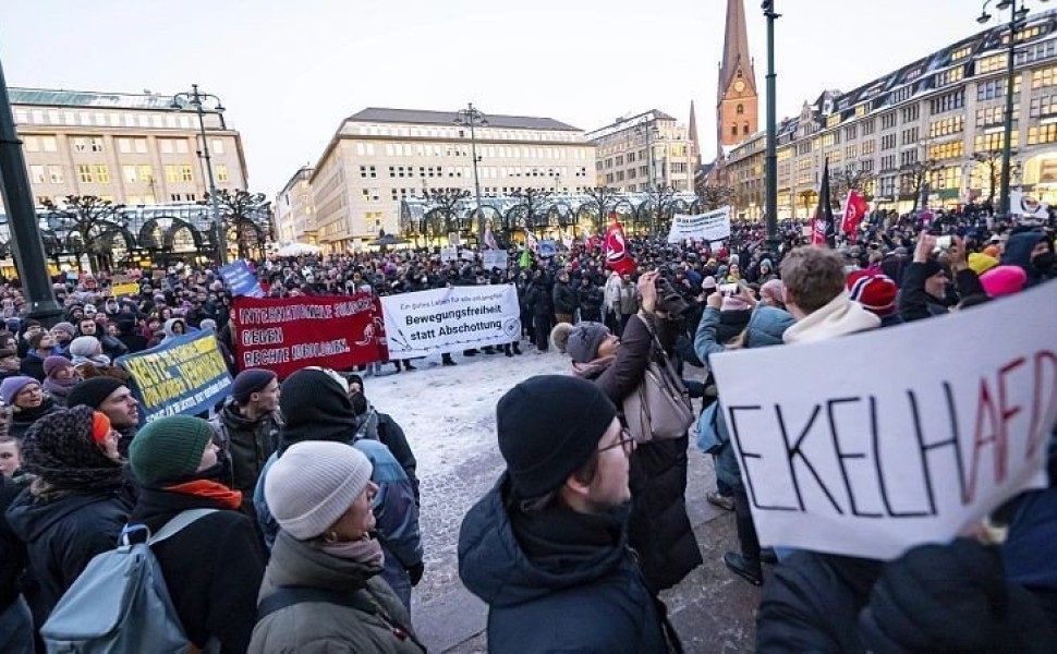 Ογκώδεις διαδηλώσεις σε 100 γερμανικές πόλεις κατά του ρατσισμού / glomex