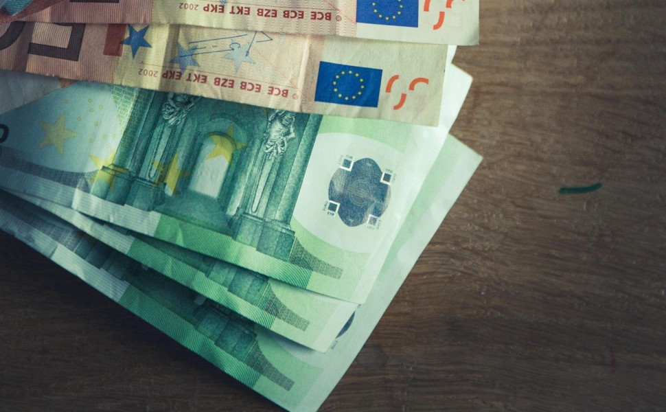 Χαρτονομίσματα Ευρώ: Pexels