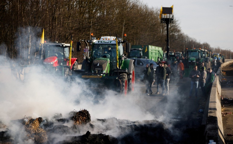 Βέλγοι αγρότες μπλοκάρουν τον αυτοκινητόδρομο A42 / Reuters
