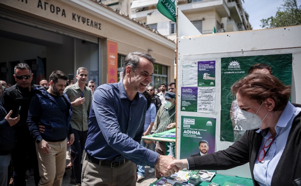 Προεκλογική περιοδεία του Κυριάκου Μητσοτάκη στην Κυψέλη και επίσκεψη σε περίπτερο το ΠΑΣΟΚ / Eurokinissi