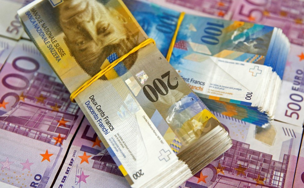 Ελβετικά φράγκα / Reuters