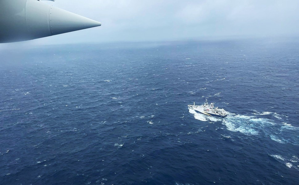 Εικόνα από τις έρευνες για το βαθυσκάφος «Τιτάν» (φωτο: ΑΠΕ-ΜΠΕ/EPA/PETTY OFFICER 1ST CLASS AMBER HOWIE)