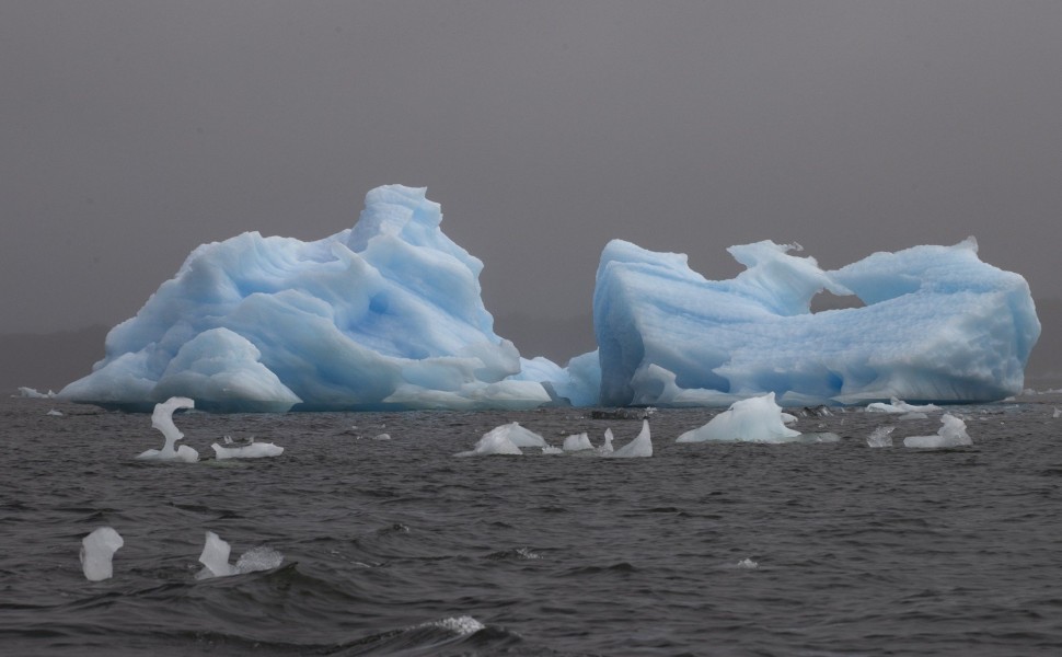 Παγετώνες που λιώνουν λόγω κλιματικής αλλαγής (φωτο: ΑΠΕ-ΜΠΕ/EPA/Alberto Valdes)