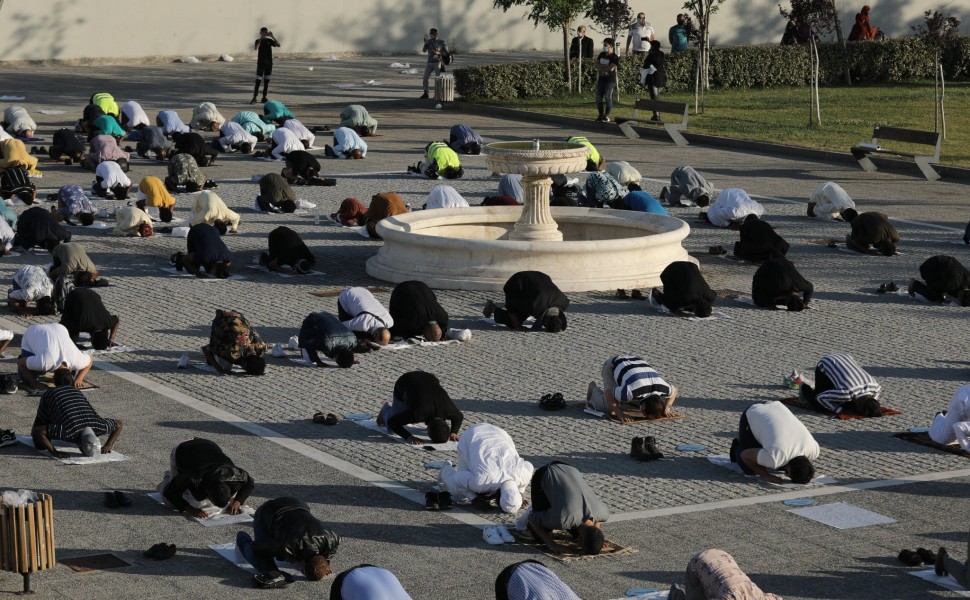 Μουσουλμάνοι προσεύχονται στο Ραμαζάνι / φωτ. αρχείου Intime